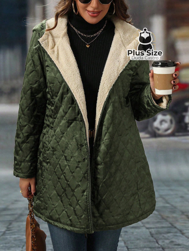 Jaqueta Acolchoada com Zíper e Capuz com forro em Fleece Borg Plus Size Jaqueta Acolchoada com Zíper e Capuz com forro
