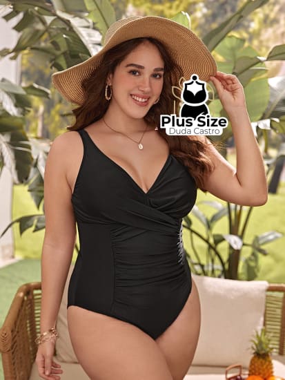 Maiô Liso Plus Size Com Detalhe De Pregas Acinturadas