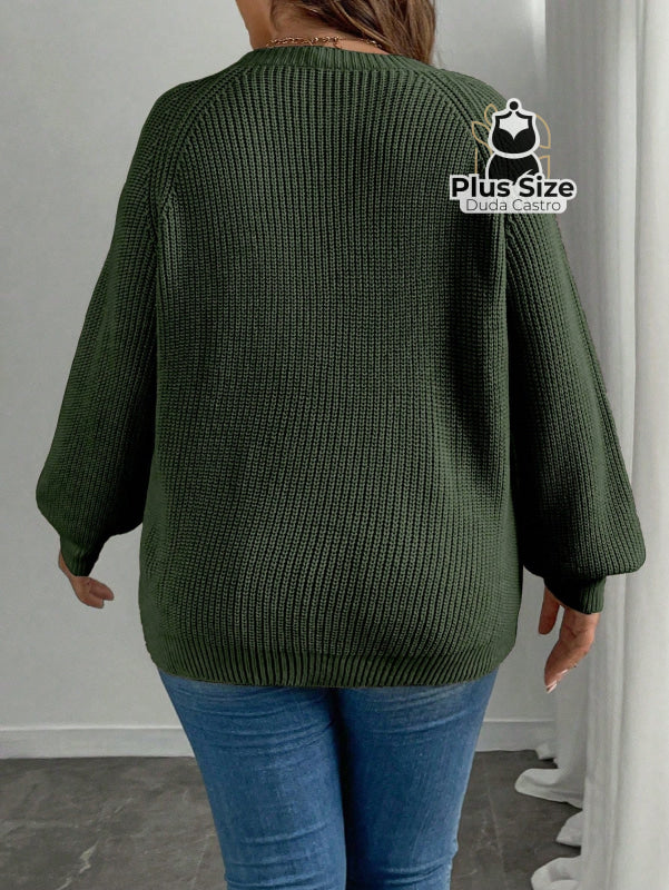 Suéter de Tricô com Borboletas — uma peça perfeita para aquecer com charme nos dias frios. Plus Size Várias Cores