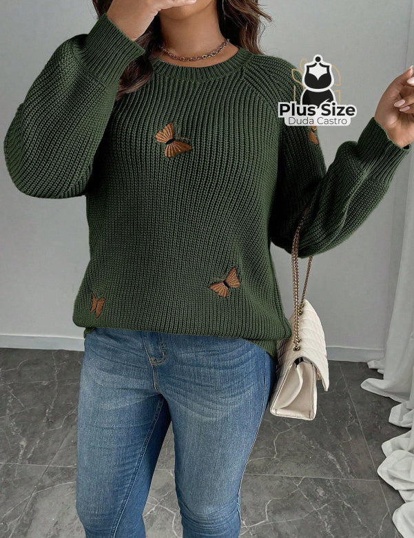 Suéter de Tricô com Borboletas — uma peça perfeita para aquecer com charme nos dias frios. Plus Size Várias Cores