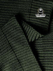 Suéter de Tricô com Borboletas — uma peça perfeita para aquecer com charme nos dias frios. Plus Size Várias Cores