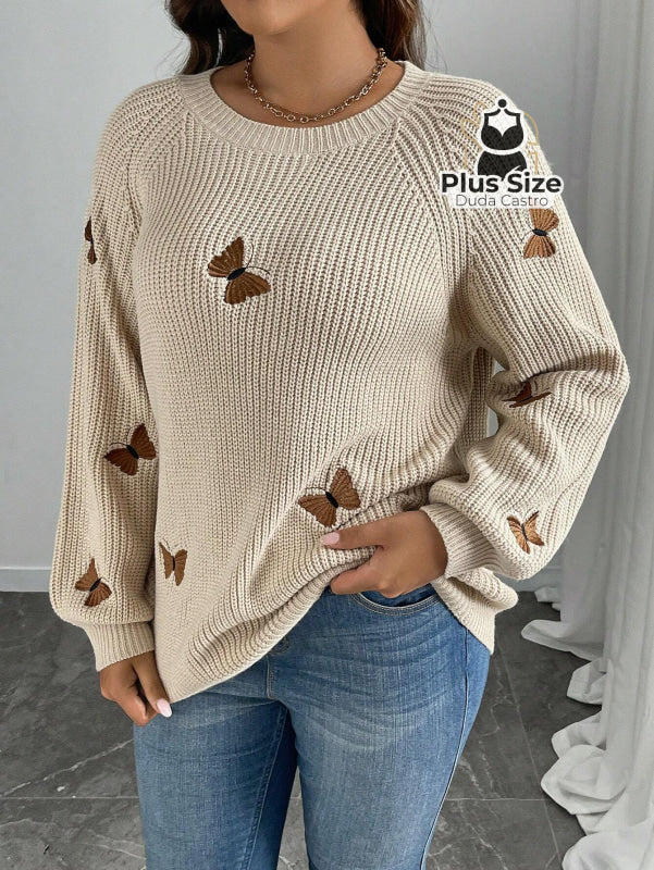 Suéter de Tricô com Borboletas — uma peça perfeita para aquecer com charme nos dias frios. Plus Size Várias Cores