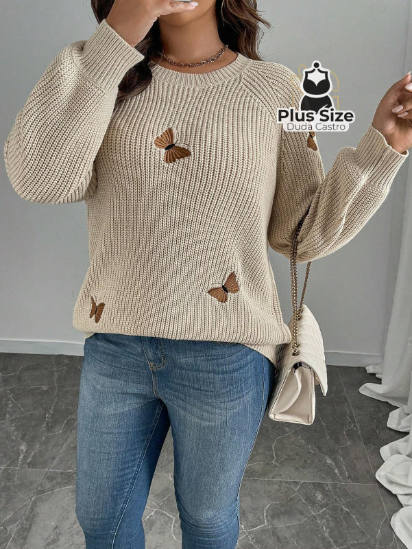 Suéter de Tricô com Borboletas — uma peça perfeita para aquecer com charme nos dias frios. Plus Size Várias Cores