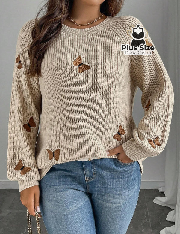 Suéter de Tricô com Borboletas — uma peça perfeita para aquecer com charme nos dias frios. Plus Size Várias Cores