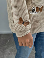 Suéter de Tricô com Borboletas — uma peça perfeita para aquecer com charme nos dias frios. Plus Size Várias Cores