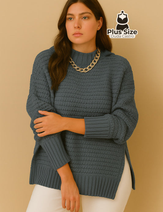 Suéter Plus Size Trama de Luxo – Gola Alta e Textura Premium com Punhos Canelados Suéter Plus Size Trama de Luxo – Gola