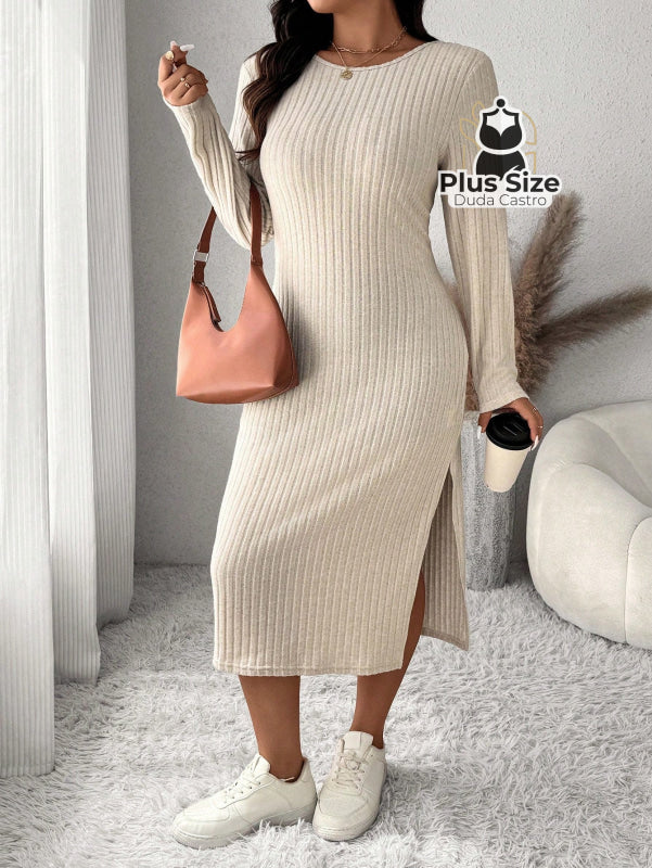 Vestido Ajustado com Fenda Lateral e Toque Macio Plus Size Várias Cores Vestido Ajustado com Fenda Lateral Plus Size