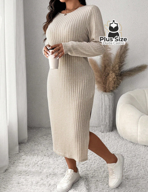 Vestido Ajustado com Fenda Lateral e Toque Macio Plus Size Várias Cores Vestido Ajustado com Fenda Lateral Plus Size