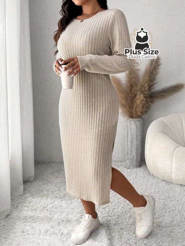 Vestido Ajustado com Fenda Lateral e Toque Macio Plus Size Várias Cores Vestido Ajustado com Fenda Lateral Plus Size
