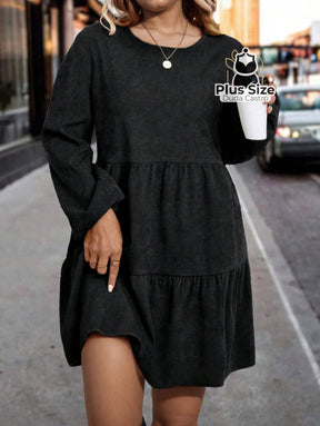 Vestido Clássico Decote Redondo Manga Longa e Pregas Plus Size Vestido Clássico Decote Redondo Manga Longa e Pregas