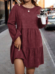 Vestido Clássico Decote Redondo Manga Longa e Pregas Plus Size Vestido Clássico Decote Redondo Manga Longa e Pregas
