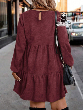 Vestido Clássico Decote Redondo Manga Longa e Pregas Plus Size Vestido Clássico Decote Redondo Manga Longa e Pregas