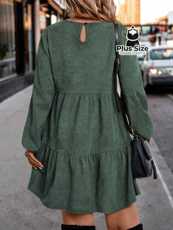 Vestido Clássico Decote Redondo Manga Longa e Pregas Plus Size Vestido Clássico Decote Redondo Manga Longa e Pregas