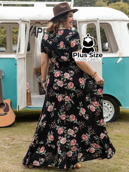 Vestido Em Viscose Longo Floral Plus Size Com Abertura Lateral Botões Na Frente