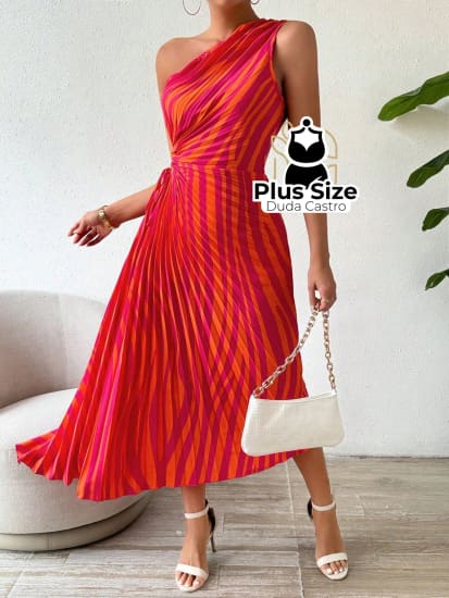 Vestido Plissado Ombro Assimétrico Em Plus Size Várias Cores