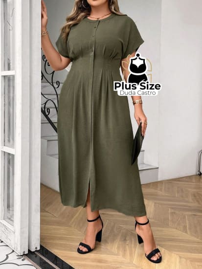 Vestido Plus Size Verde Com Botões E Detalhe Plissado