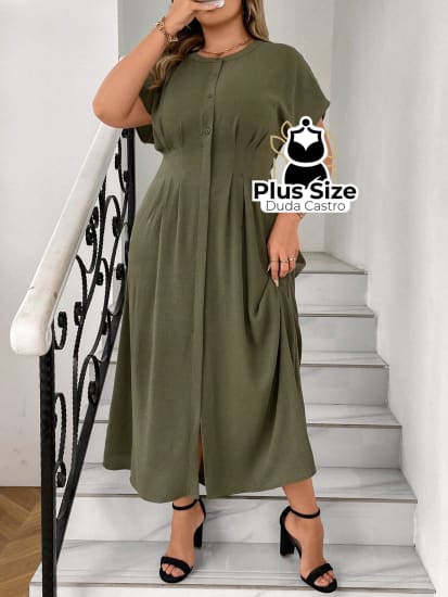 Vestido Plus Size Verde Com Botões E Detalhe Plissado