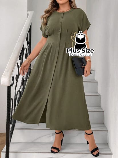 Vestido Plus Size Verde Com Botões E Detalhe Plissado